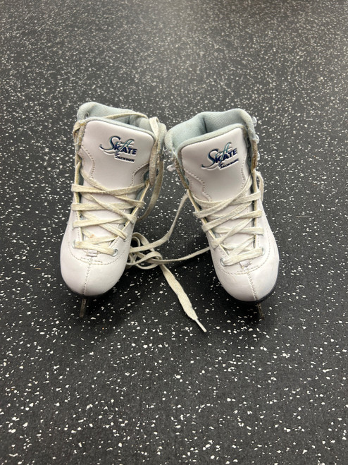 Vist Large View of Product Image Which is Used Jackson SOFT SKATE Girls Figure Skate White Youth 11.0