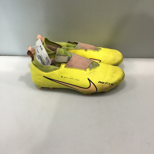 Vist Large View of Product Image Which is Used Nike Soccer Cleats Yellow Junior 04