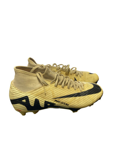 Vist Large View of Product Image Which is Used Nike Soccer Cleats White Junior 05.5