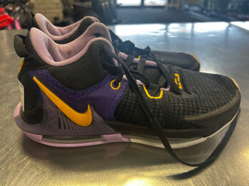 Vist Large View of Product Image Which is Used Nike Basketball Shoes Y Black Senior 7.5