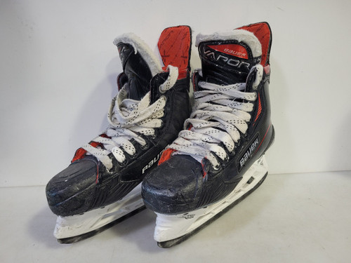 Vist Large View of Product Image Which is Used Bauer VAP X Junior Hockey Skate Junior 04