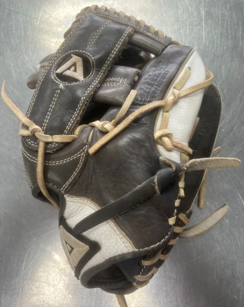 Vist Large View of Product Image Which is Used Akadema TORINO BB/SB Glove RH Throw Grey 12"