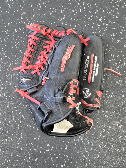 Vist Large View of Product Image Which is Used Mizuno MVP YOUTH BB/SB Glove RH Throw Black 11 1/2"
