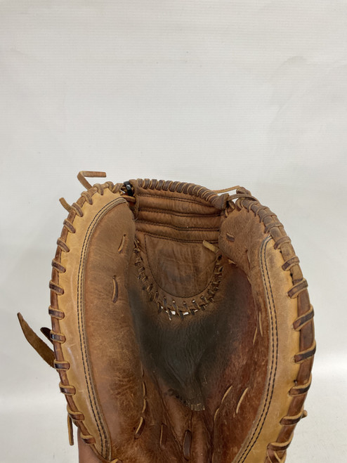 Vist Large View of Product Image Which is Used Mizuno GXS 38 BB/SB Catchers RH Throw Brown 33"