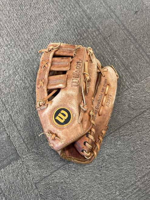 Vist Large View of Product Image Which is Used Wilson A2975 BB/SB Glove RH Throw Brown 11 1/2"