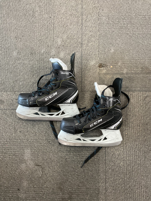 Vist Large View of Product Image Which is Used CCM TACKS 9040 Junior Hockey Skate Junior 01