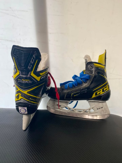 Vist Large View of Product Image Which is Used CCM SUPER TACKS 9380 Youth Hockey Skate Youth 13.5