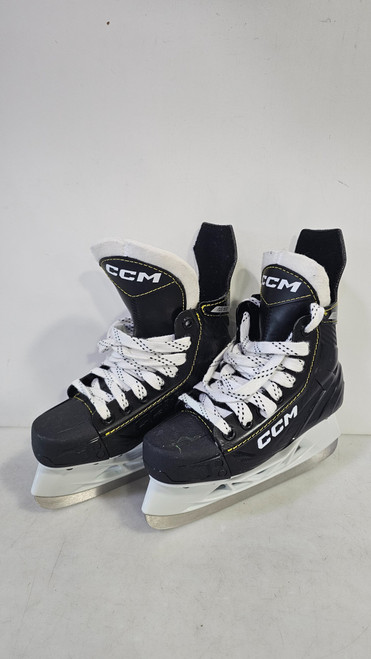 Vist Large View of Product Image Which is Used CCM AS550 Junior Hockey Skate Junior 01