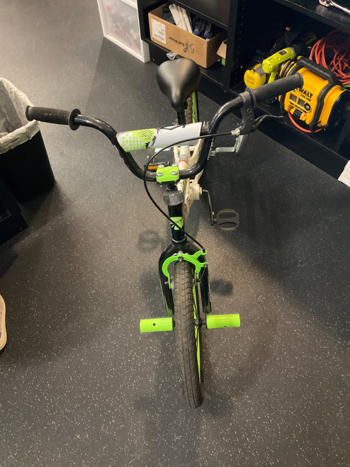 Vist Large View of Product Image Which is Used Ozone OZONE 500 XSCREAM BMX Bike Boys Green 18"