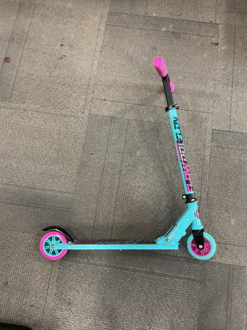 Vist Large View of Product Image Which is Used Madd Gear FLOW 100 Scooter Turquoise