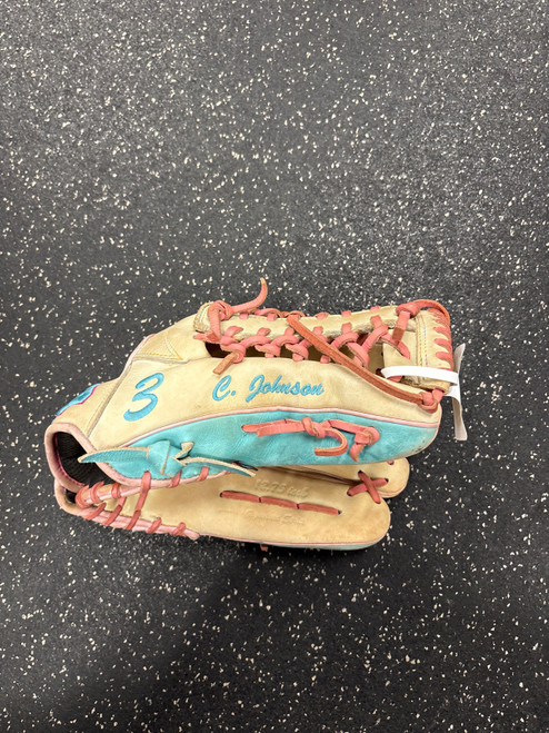 Vist Large View of Product Image Which is Used 44 PRO SIGNATURE SERIES BB/SB Glove RH Throw Tan 12 3/4"