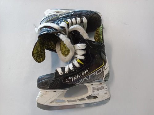 Vist Large View of Product Image Which is Used Bauer VAPOR Junior Hockey Skate Junior 01.5