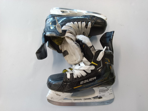 Vist Large View of Product Image Which is Used Bauer SUPREME Junior Hockey Skate Junior 02.5