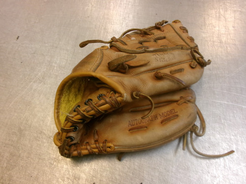 Vist Large View of Product Image Which is Used Wilson RICHIE FISK BB/SB Glove RH Throw Brown 11 1/2"