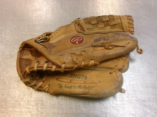 Vist Large View of Product Image Which is Used Rawlings RBG70 BB/SB Glove RH Throw Brown 12"