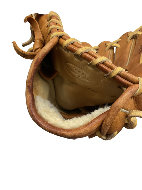 Vist Large View of Product Image Which is Used EASTON FLAGSHIP SERIES BB/SB Glove RH Throw Tan 12"