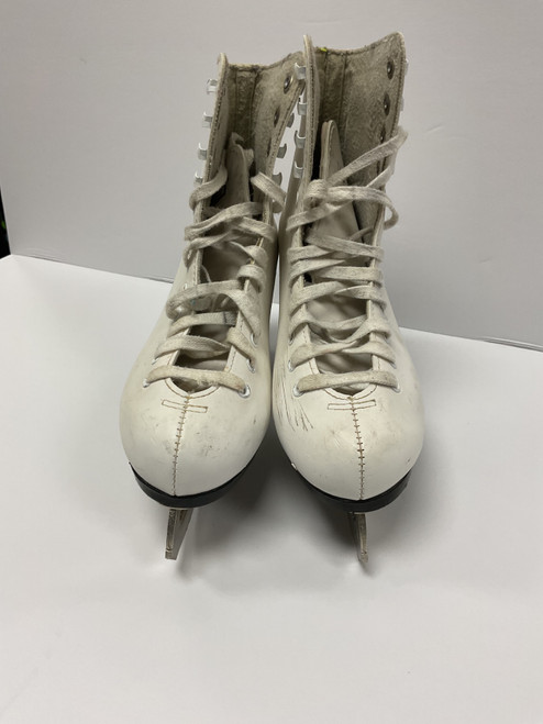 Vist Large View of Product Image Which is Used CCM PIROUETTE Girls Figure Skate White Junior 03