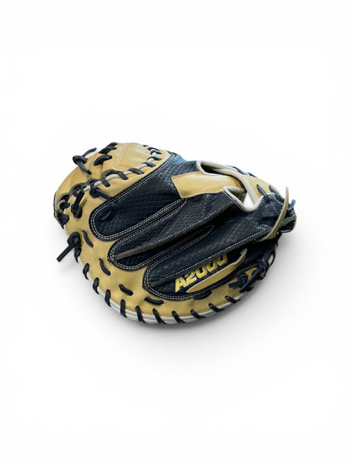 Vist Large View of Product Image Which is Used Wilson A2000 BB/SB Catchers RH Throw Navy Blue 34"