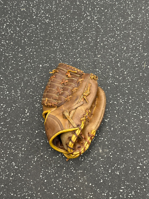Vist Large View of Product Image Which is Used AWARD SERIES BB/SB Glove RH Throw Brown 11 1/2"