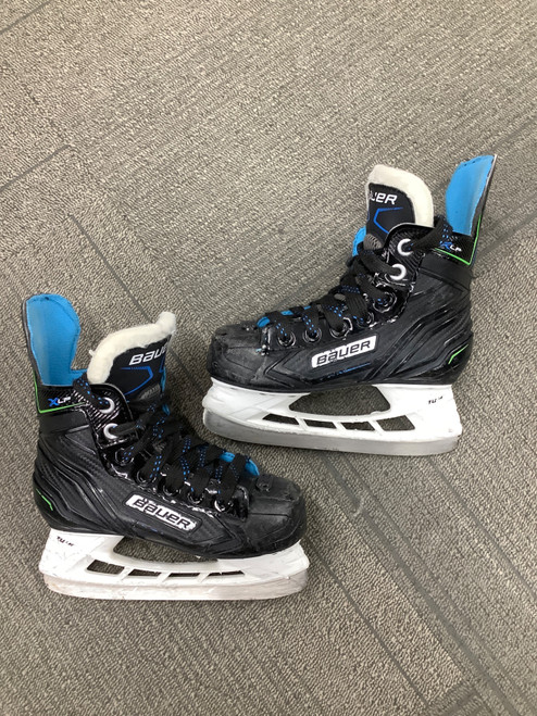 Vist Large View of Product Image Which is Used Bauer XLP Youth Hockey Skate Youth 11.0