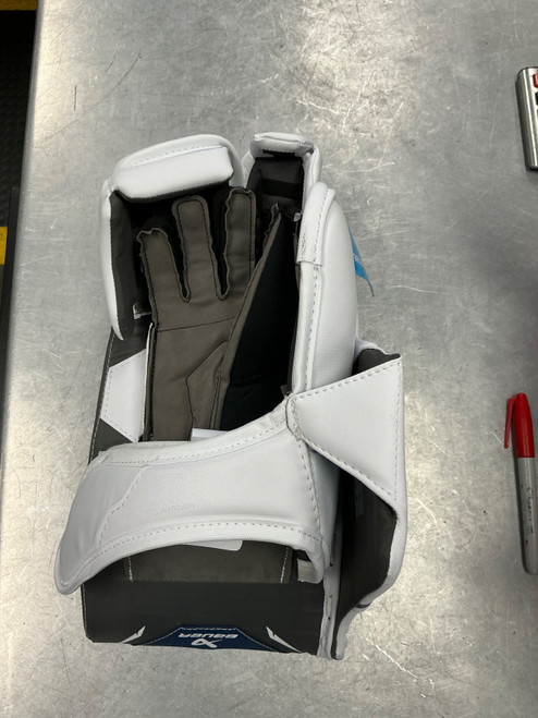 Vist Large View of Product Image Which is New S26 Bauer Gsx Blocker JR