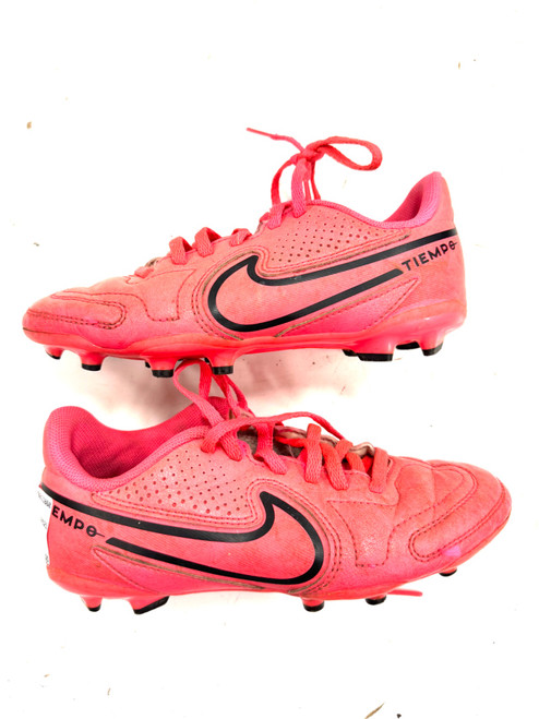 Vist Large View of Product Image Which is Used Nike Soccer Cleats Pink Junior 01
