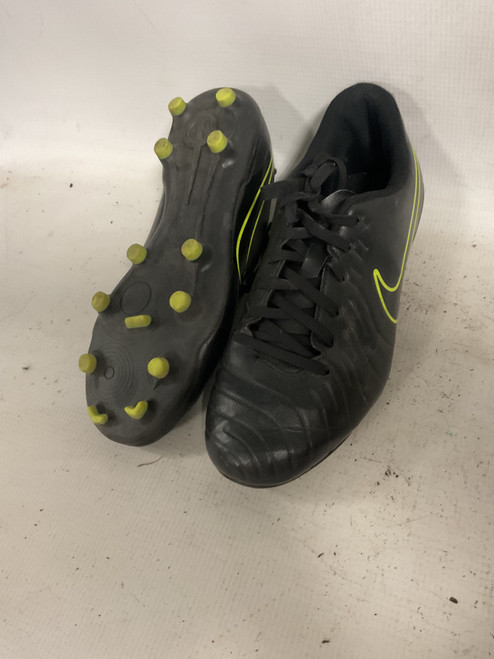 Vist Large View of Product Image Which is Used Nike TIEMPO LEGEND 10 CLUB Soccer Cleats Black Senior 5