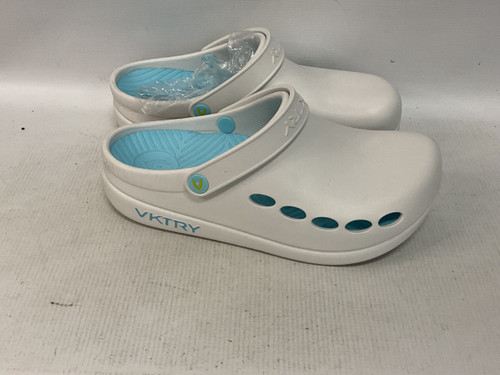 Vist Large View of Product Image Which is Used Sandals M