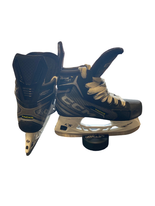 Vist Large View of Product Image Which is Used CCM VECTOR PLUS Junior Hockey Skate Junior 01.5