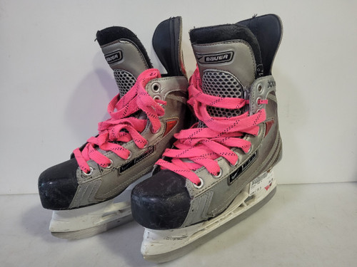 Vist Large View of Product Image Which is Used Bauer VAP X Junior Hockey Skate Junior 01.5