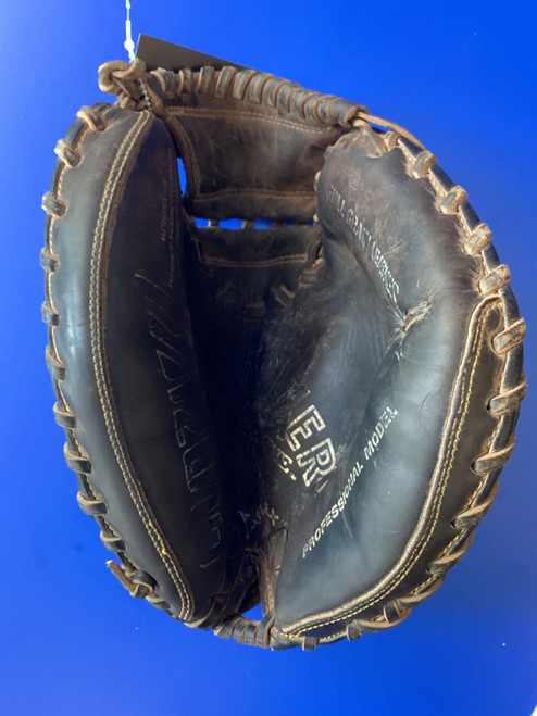 Vist Large View of Product Image Which is Used Mizuno MPC1060 BB/SB Catchers RH Throw Black 33"