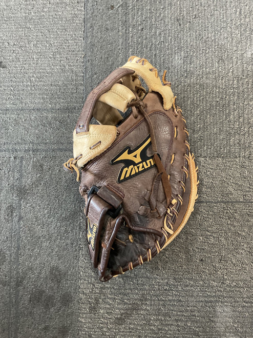 Vist Large View of Product Image Which is Used Mizuno GXS-92 BB/SB Catchers RH Throw Brown 34"