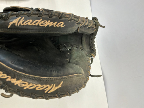 Vist Large View of Product Image Which is Used Akadema APM41 BB/SB Catchers RH Throw Black 33"
