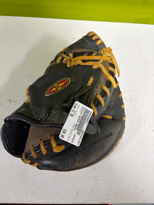 Vist Large View of Product Image Which is Used Easton BLACK MAGIC BB/SB Catchers RH Throw Black 31"