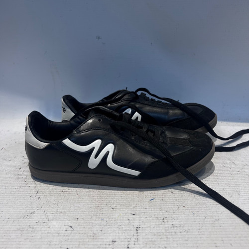 Vist Large View of Product Image Which is Used Mitre Soccer Indoor Shoes Black Junior 04