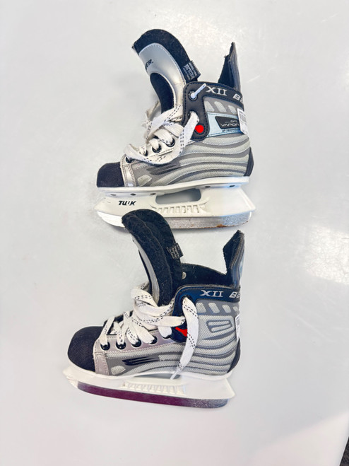 Vist Large View of Product Image Which is Used Bauer VAPOR 22 Youth Hockey Skate Youth 12.5