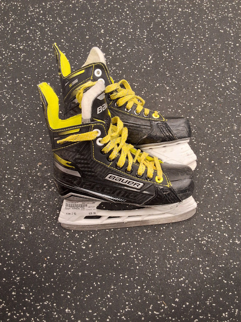 Vist Large View of Product Image Which is Used Bauer SUPREME S35 Junior Hockey Skate Junior 02