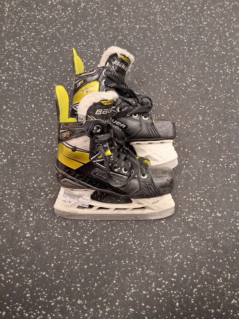 Vist Large View of Product Image Which is Used Bauer SUPREME 3S Junior Hockey Skate Junior 02