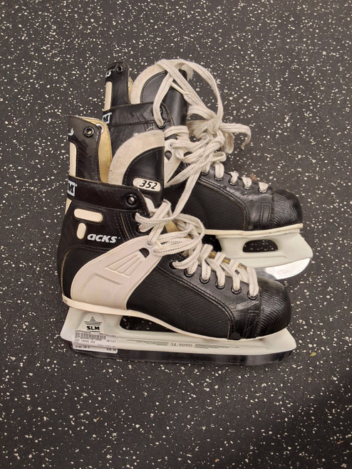 Vist Large View of Product Image Which is Used CCM TACKS 352 Intermediate Hockey Skate Intermediate 6.5