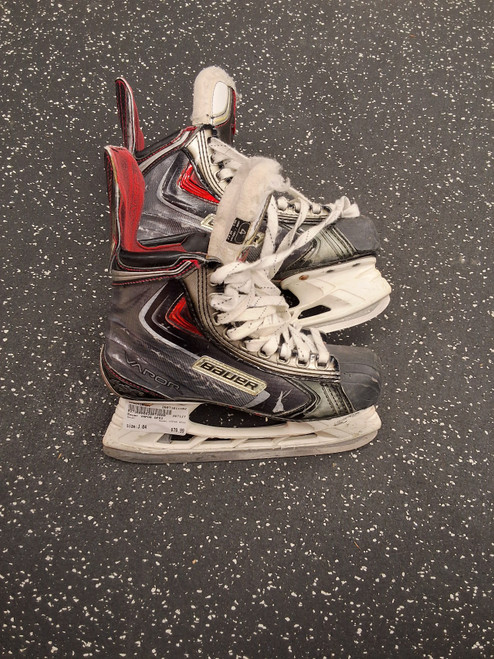 Vist Large View of Product Image Which is Used Bauer VAPOR APX2 Junior Hockey Skate Junior 04