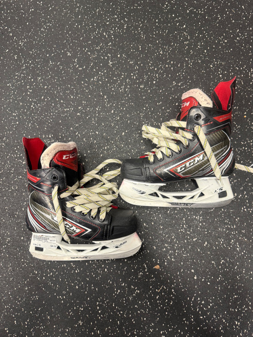 Vist Large View of Product Image Which is Used CCM JETSPEED SHOCK Junior Hockey Skate Junior 02
