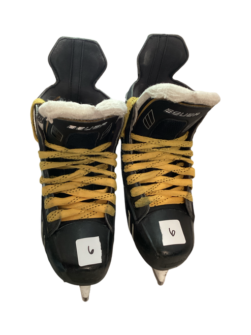 Vist Large View of Product Image Which is Used Bauer ONE.8 SUPREME Intermediate Hockey Skate Intermediate 6.0