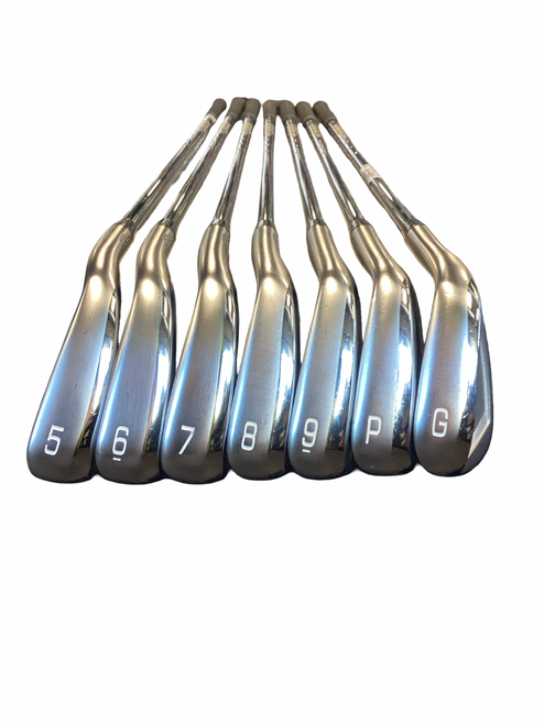 Vist Large View of Product Image Which is  Mizuno JPX 923 HOT METAL 5-PW Mens Iron Set RH 5I-GW/AW