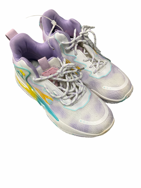 Vist Large View of Product Image Which is Used Basketball Shoes W White Youth 07.5