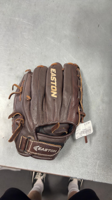 Vist Large View of Product Image Which is Used Easton PROWESS BB/SB Glove RH Throw None 12"