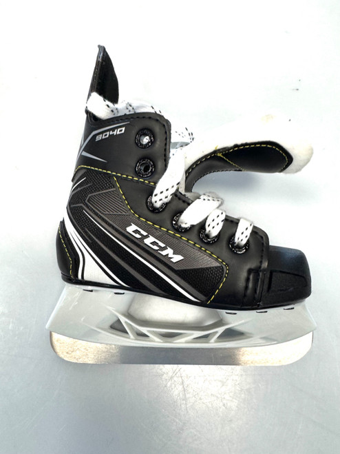 Vist Large View of Product Image Which is Used CCM 940 Youth Hockey Skate Youth 08.0