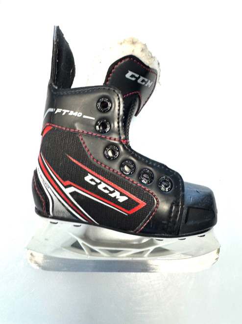 Vist Large View of Product Image Which is Used CCM FT340 Youth Hockey Skate Youth 06.0