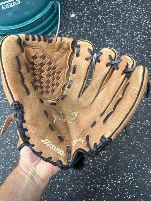 Vist Large View of Product Image Which is Used Mizuno GPP 1150Y1 BB/SB Glove RH Throw Brown 11 1/2"
