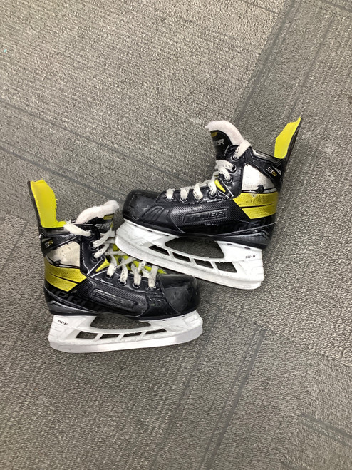 Vist Large View of Product Image Which is Used Bauer 3S Youth Hockey Skate Youth 12.5