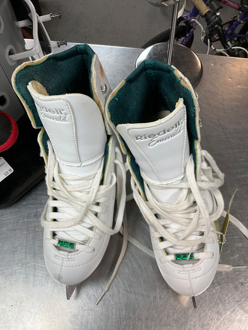 Vist Large View of Product Image Which is Used LUNA SZ 5.5 FIGURE SKATES Girls Figure Skate White Junior 05.5